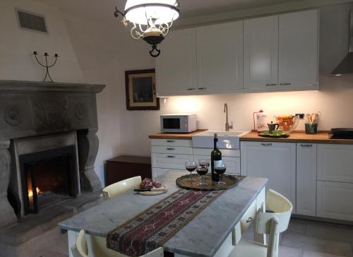 кухня, Casa Kuraj in Сестіно