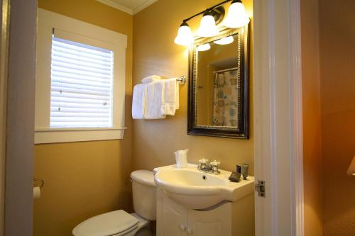 Peach Tree Inn & Suites - image 5