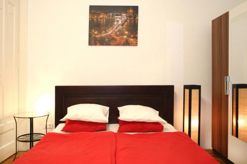 Studio Apartment image 3