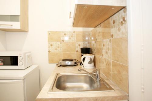 Studio Apartment image 6