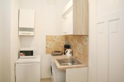 Ariel Studio Close to St. Stephen Basilica - image 6