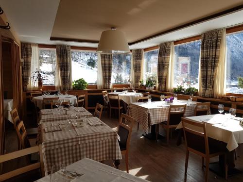 Restaurant, Hotel Pedretti in Branzi