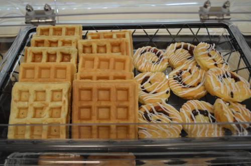 Food and beverages, Baymont By Wyndham San Diego Downtown near San Diego Zoo