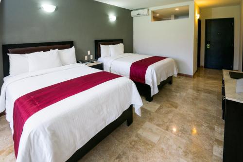 Real de Minas Poliforum Room Type - Double Room with Two Double Beds Real de Minas Poliforum Room Type - Double Room with Two Double Beds