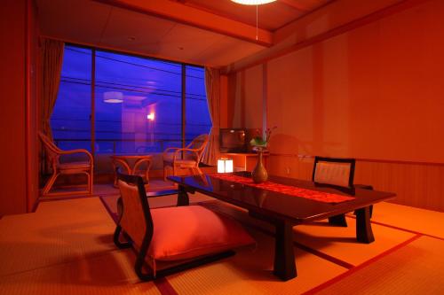 room detail thumbnail 2