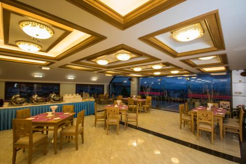 Restaurant, Mountain Star Hotel in Taunggyi