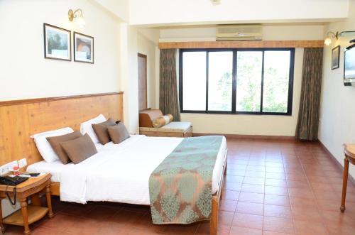 Upper Deck Resort Ideally located in the prime touristic area of Lonavala, Upper Deck Resort promises a relaxing and wonderful visit. The property features a wide range of facilities to make your stay a pleasant experi