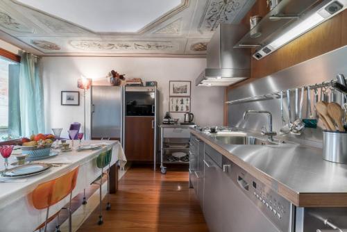Casa Flavia ai Morosini - Luxury apartment with Canal View, Benátky (fotografie 9)