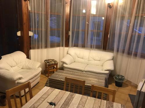 Tulipán Vendégház - image 3