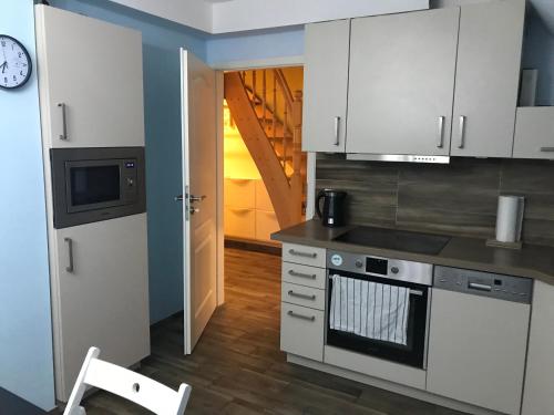 Kitchen, Ferienwohnung am Uniklinik in Strecknitz