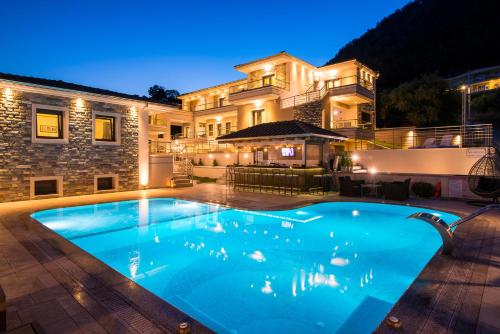 Semiramis Luxury Suites
