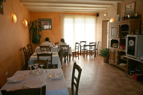 Étterem, Hostal La Fuente in Buera