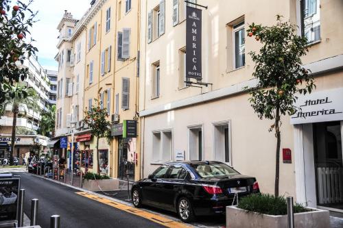 Hotel America - image 13