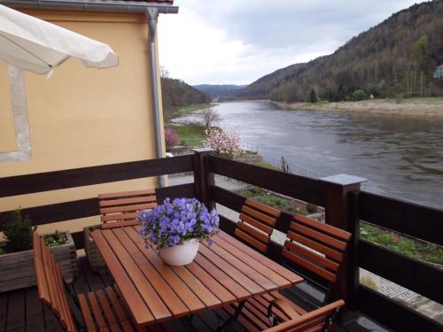 Ferien im Denkmal an der Elbe - Struppen