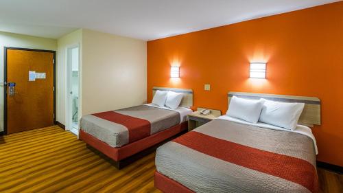 2 double beds