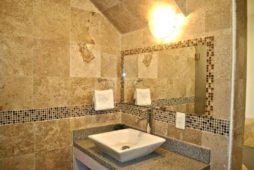 5th Coral Suites