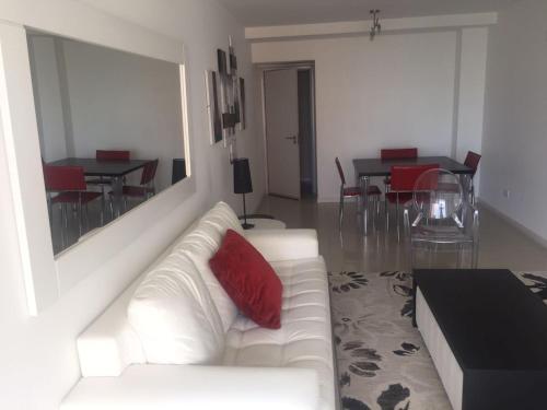 

Aidy Grill vistas brava y mansa cerca Enjoy Conrad y Punta Shopping