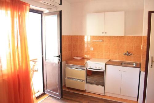  Apartment Uvala Zarace 4596a in Gdinj