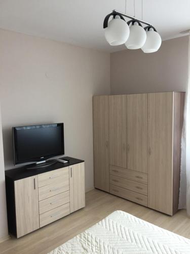 Apartment with Mountain View image 8