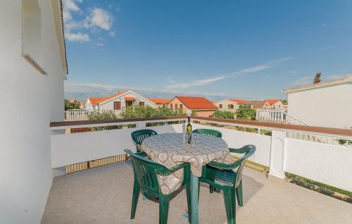 2 bedrooms, 4 beds