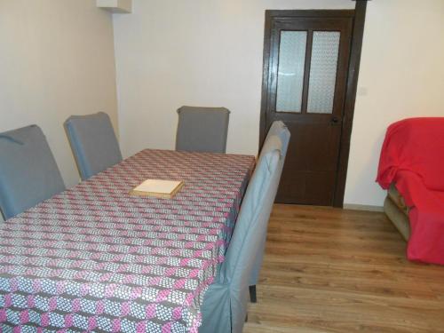 Koplietošanas atpūtas telpa ar TV, Appartement in Chateau-Renault