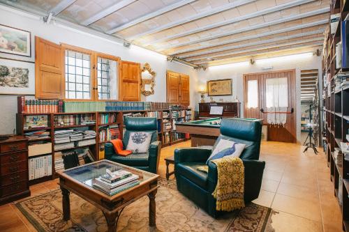 Közös társalgó / TV, Vila Caelus masia boutique in Rubio