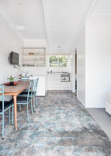 keuken, Mercury Bay Holiday Park in Whitianga