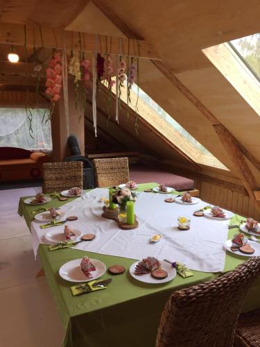 Alimentos e Bebidas, Atpūtas Vieta Raudiņi (Atputas Vieta Raudini) in Kandava