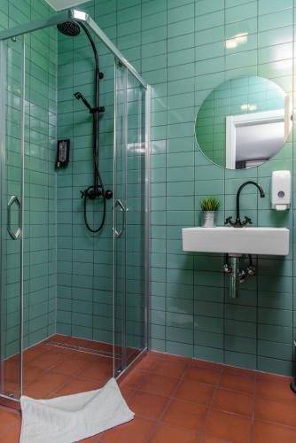 Swanky bed&breakfast - image 10
