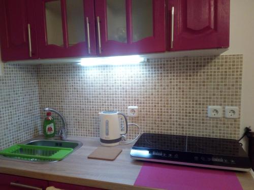 New studio next to metro for 2 people, Athens (photo 4)