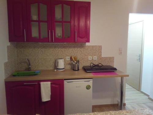 New studio next to metro for 2 people, Athens (photo 5)