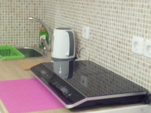 New studio next to metro for 2 people, Athens (photo 8)