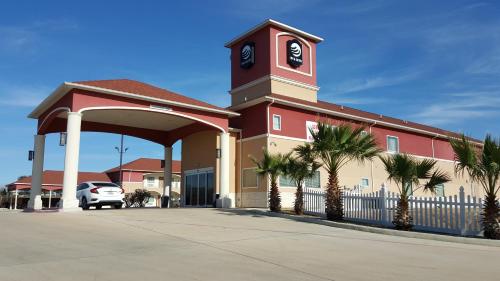 Executive Inn & Suites - Accommodation - Floresville