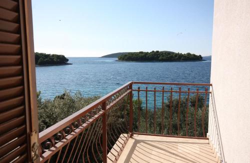 Apartments by the sea Maslinica Solta - 5212