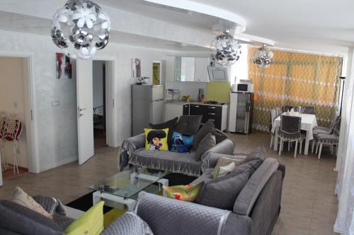 Lilac Apartments - image 2