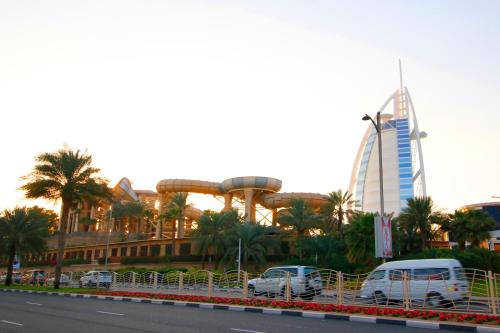 R&H - 4BR Luxury Villa, Burj Al Arab, Beach