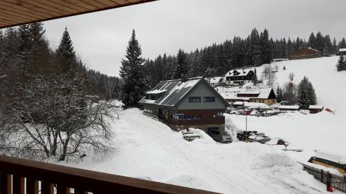 Chata u Tří Sluk (Chata u Tri Sluk) in Modrava