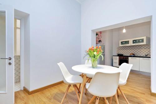 Cozy Tritone - My Extra Home - image 13