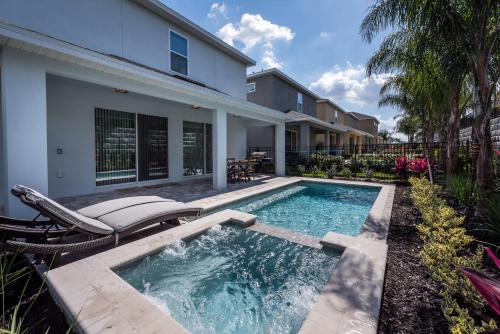 Alluring Home with Private Pool near Disney - image 4