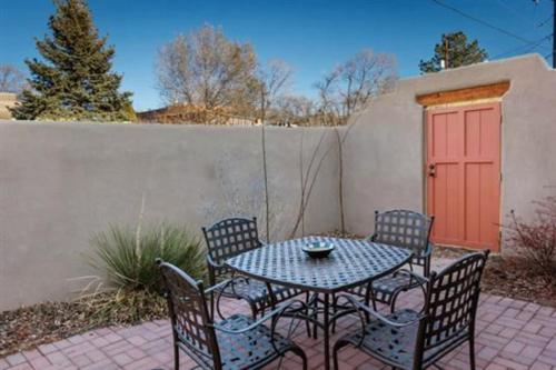 2 Bedroom - 10 Min. Walk to Plaza - Kiva - image 8
