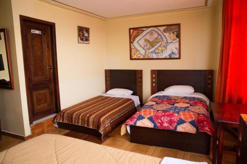 1 double bed, 2 twin beds