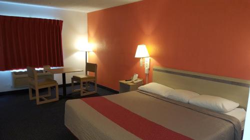 Red Carpet Inn in Gibbstown, USA