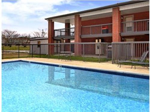 Days Inn by Wyndham Childersburg - image 2