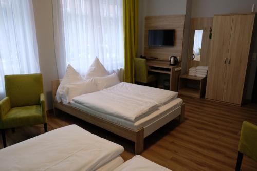 4 twin beds