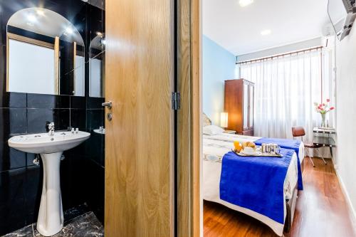 2 twin beds