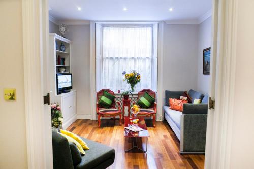 KnightsbridgeKnightsbridge's photo