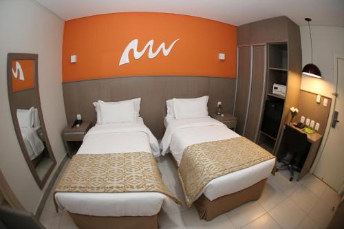 Deluxe Single and Twin Room image 5