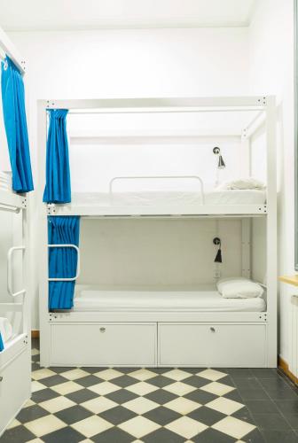 Bed in 4-Bed Mixed Dormitory Room image 2