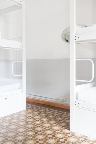 Bed in 4-Bed Mixed Dormitory Room image 4