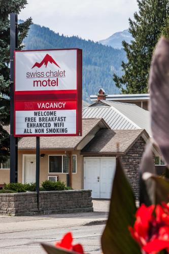 Bejárat, Swiss Chalet Motel in Revelstoke